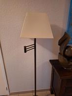 Te koop: staande lamp brons met voetschakelaar, Huis en Inrichting, Lampen | Vloerlampen, Ophalen, Zo goed als nieuw, Metaal, 100 tot 150 cm
