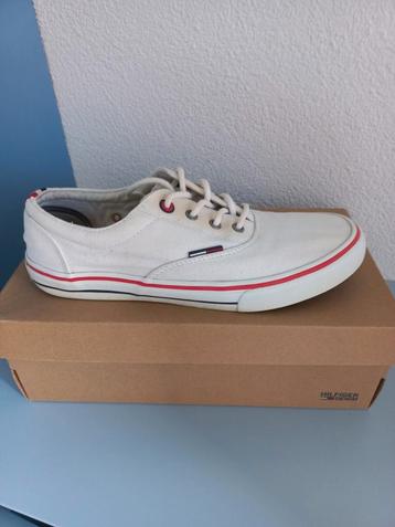 Tommy Hilfiger gympen wit maat 41 met orginele doos beschikbaar voor biedingen