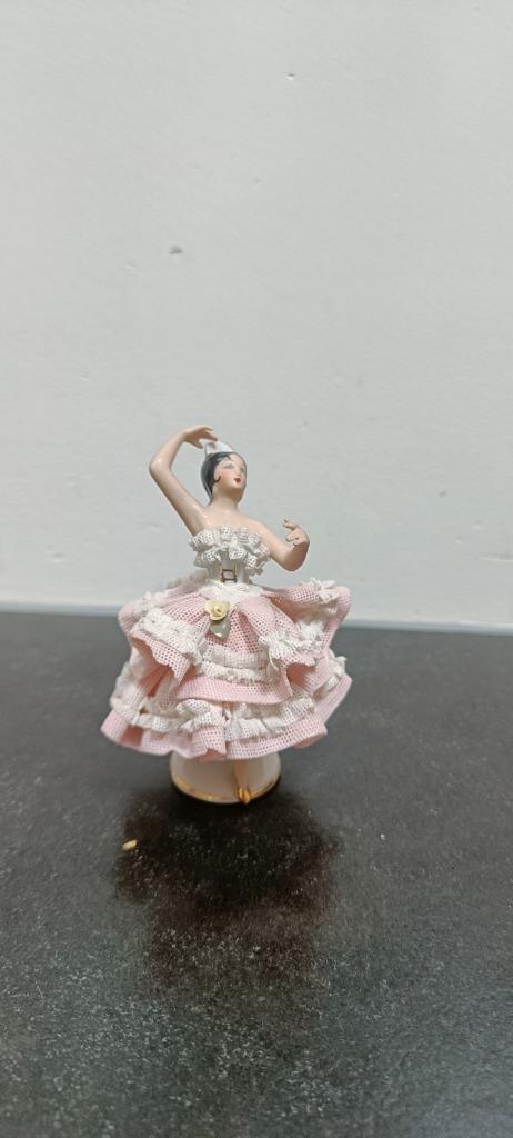 beeldje Spaanse danseresporselein, Antiek en Kunst, Antiek | Porselein, Ophalen of Verzenden