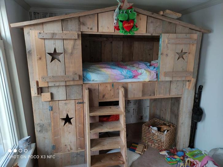 Mooi steigerhouten huisjesbed hoogslaper, Kinderen en Baby's, Kinderkamer | Stapelbedden en Hoogslapers, Gebruikt, Hoogslaper