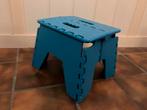 Blauw inklapbaar krukje met handvat, Huis en Inrichting, Krukjes, Ophalen of Verzenden, Zo goed als nieuw, Kunststof
