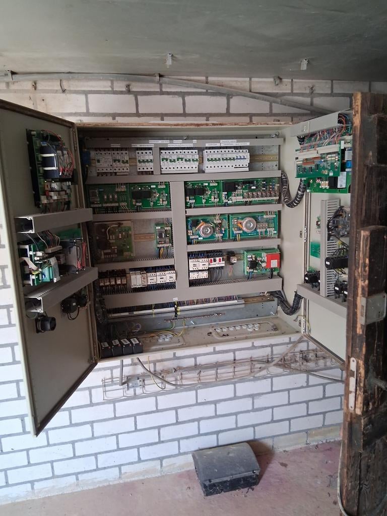 Besturingskast Stienen, Ophalen, Drinken en Voederen