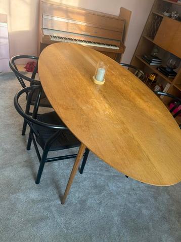 Ovale Eettafel Licht Hout beschikbaar voor biedingen
