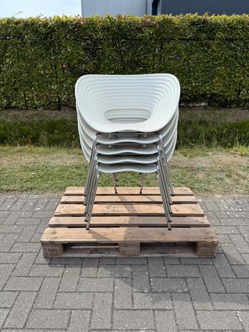 5X Vitra Tom Vac voor €175 beschikbaar voor biedingen