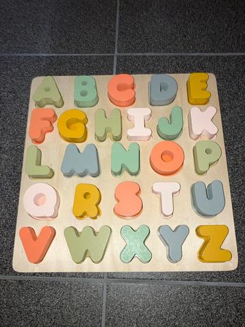 Houten Letterpuzzel beschikbaar voor biedingen