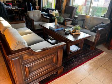 Complete zithoek Hout met salonTafel beschikbaar voor biedingen