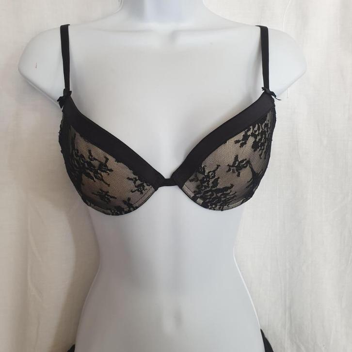 Mooie BH met zwarte kant mt 75B merk Queen Tex, Kleding | Dames, Ondergoed en Lingerie, BH, Zwart, Ophalen of Verzenden