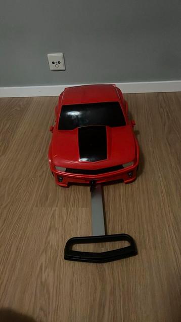 Kinder koffer in het vorm van een auto.  beschikbaar voor biedingen