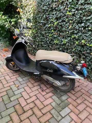 Scooter BTC cello zwart en wit beschikbaar voor biedingen