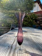Amethist tulpen vaasje van swirl glas, Huis en Inrichting, Overige kleuren, Ophalen of Verzenden, Minder dan 50 cm, Glas