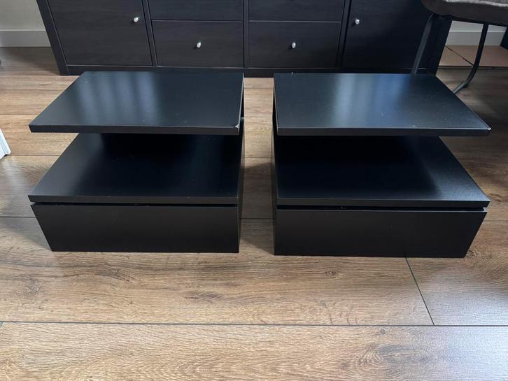 Nachtkastje zwart zwevend, Huis en Inrichting, Slaapkamer | Nachtkastjes, Gebruikt, Minder dan 55 cm, Minder dan 45 cm, Overige materialen