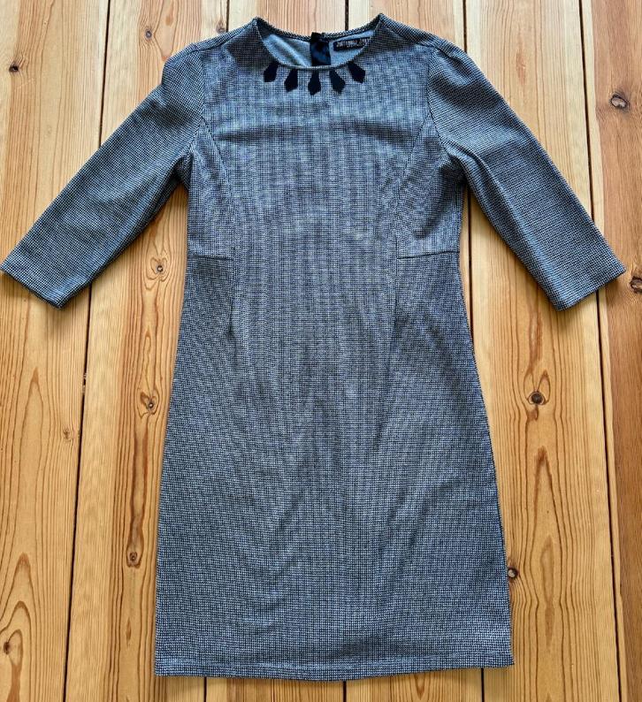 Jurk Juffrouw Jansen - Zwart Wit - Small / Maat 36, Kleding | Dames, Jurken, Zo goed als nieuw, Maat 36 (S), Grijs, Ophalen of Verzenden