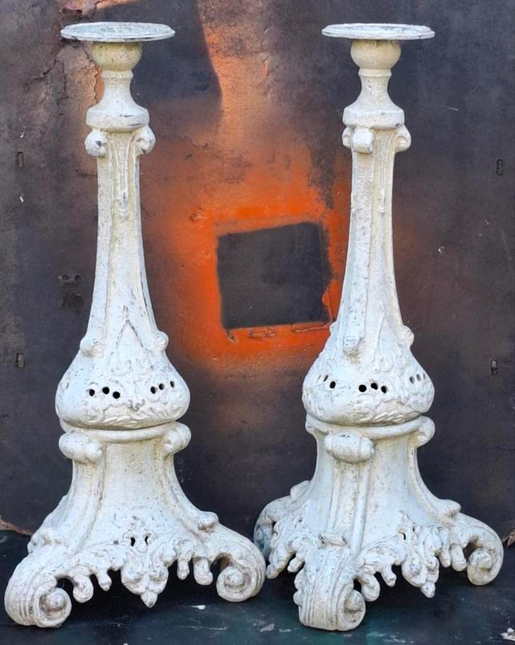 Kandelaar . Aluminium.  2 st. Identiek.  Patina.  49 cm., Huis en Inrichting, Woonaccessoires | Kandelaars en Kaarsen, Gebruikt