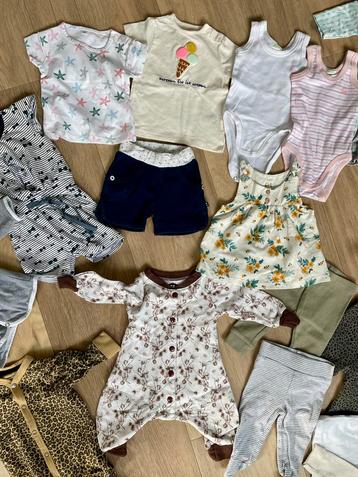 Meisjes kledingbundel maat 56 beschikbaar voor biedingen