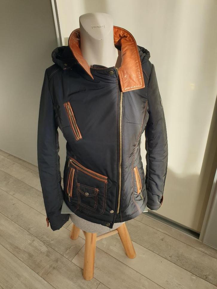 jas froccella staat maat 42  maar lijkt 36 ! zwart met leer, Kleding | Dames, Jassen | Winter, Zo goed als nieuw, Maat 36 (S)