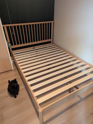 Zo goed als nieuw bed frame te koop beschikbaar voor biedingen
