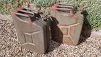 2 metalen jerrycans van 20 liter (dicht), Ophalen