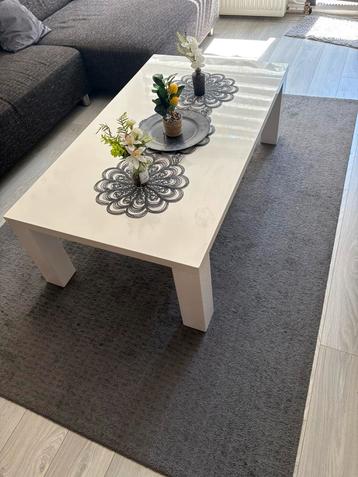 Witte salontafel  beschikbaar voor biedingen