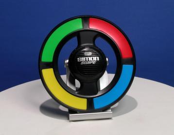 Simon Swipe elektronisch geheugenspel beschikbaar voor biedingen