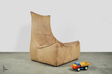 Stoere vintage brutalist leren 70s fauteuil, The Rock Montis beschikbaar voor biedingen