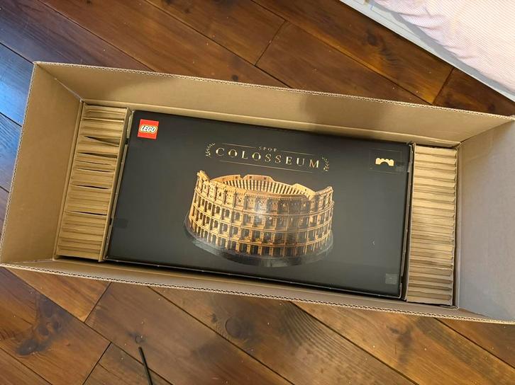 LEGO Colosseum 10276 – Nieuw in gesealde doos + omdoos!, Kinderen en Baby's, Speelgoed | Duplo en Lego, Zo goed als nieuw, Ophalen of Verzenden