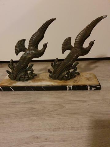Beeld met twee vogel (zwaluwen of meeuwen) van brons beschikbaar voor biedingen