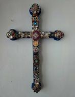 Kruis van hout bewerkt met vintage sieraden. uniek !, Verzamelen, Religie, Ophalen of Verzenden, Zo goed als nieuw