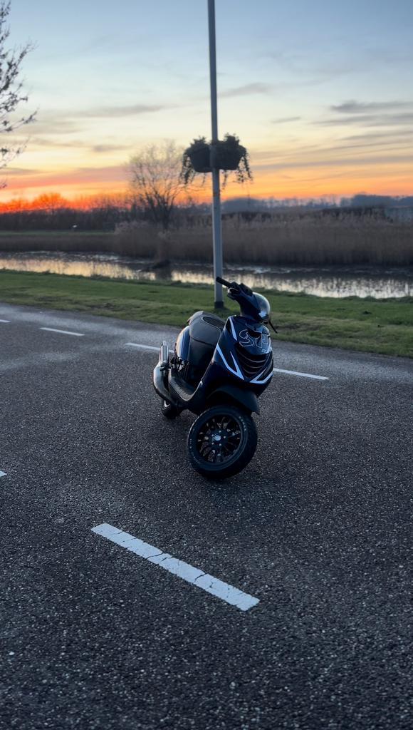 183cc STAGE 1 BROM, Fietsen en Brommers, Scooters | Piaggio, Zo goed als nieuw, Overige modellen, Benzine, Ophalen