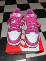 Nike dunk low roze wit 38.5, Nike, Ophalen of Verzenden, Roze, Sneakers of Gympen