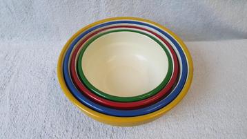 Vintage originele emaillen nestschalen beschikbaar voor biedingen