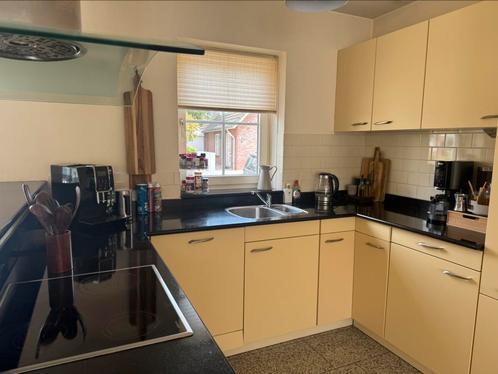 Complete keuken inclusief inbouw apparatuur, Huis en Inrichting, Keuken | Complete keukens, Gebruikt, Hoekkeuken, Crème, Graniet of Steen