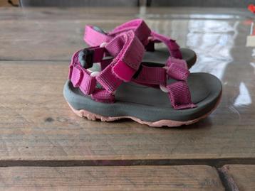 Teva sandalen maat 20 beschikbaar voor biedingen