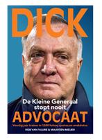 Dick Advocaat – De Kleine Generaal stopt nooit (boek), Ophalen of Verzenden, Nieuw, Balsport