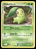 Chikorita 77/123 - Mysterious Treasures (EX), Hobby en Vrije tijd, Verzamelkaartspellen | Pokémon, Verzenden, Gebruikt