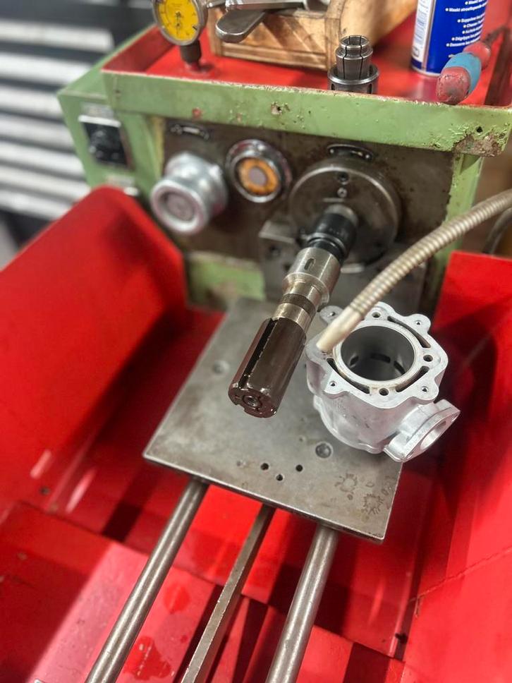 Cilinder honen-reparatie, Fietsen en Brommers, Brommeronderdelen | Algemeen, Zo goed als nieuw, Cilinder, Ophalen of Verzenden