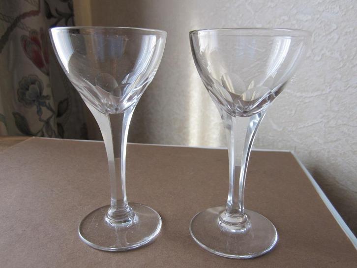 Vijf mooie kristal borrelglaasjes - geslepen facetten, Antiek en Kunst, Antiek | Glas en Kristal, Verzenden