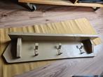 Brocante beige antiek robuste houten kapstok plank, Wandkapstok, Gebruikt, Ophalen of Verzenden, Minder dan 100 cm