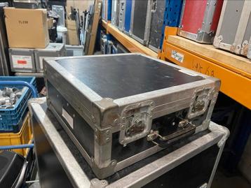 FLIGHTCASE KOFFER 44x43cm 14+4cm Hoogte Klapdeksel. Top beschikbaar voor biedingen