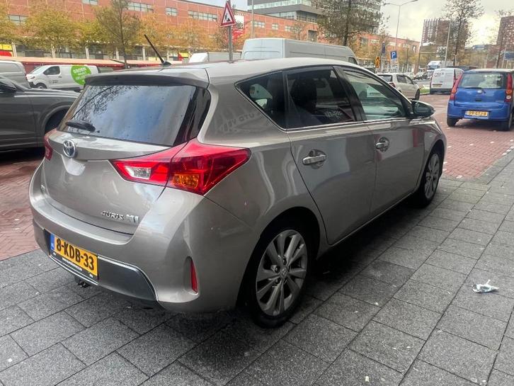 Toyota Auris 1.8 Full Hybrid 5DR CVT 2013 Bruin, Auto's, Toyota, Bedrijf, Auris, Hybride Elektrisch/Benzine, Volledig hybride
