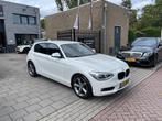 BMW 1-serie 116i Business+ Sport Airco Navi PDC NAP APK, Gebruikt, 4 cilinders, Leder en Stof, Wit