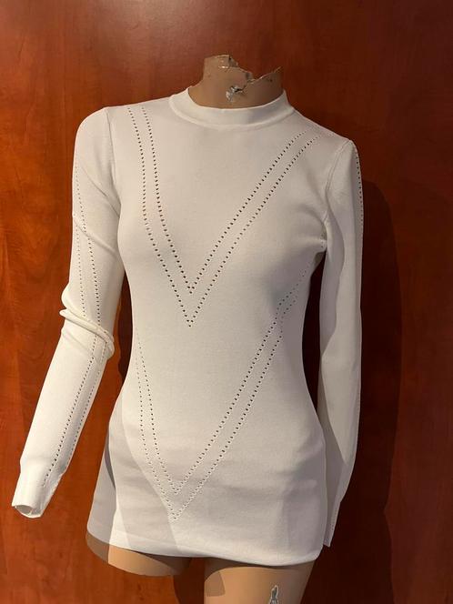 NIKKIE trui maat 38  origineel ZGAN, Kleding | Dames, Truien en Vesten, Zo goed als nieuw, Maat 38/40 (M), Beige, Ophalen of Verzenden