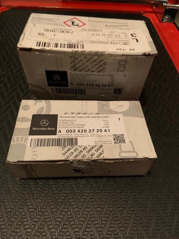 Nieuw OEM Mercedes remblokken W203 Sport Edition Avantgarde, Auto-onderdelen, Ophanging en Onderstel, Mercedes-Benz, Nieuw, Ophalen