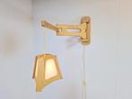 Vintage grenen wandlamp plexiglas scharnier lamp ’70 Denmark