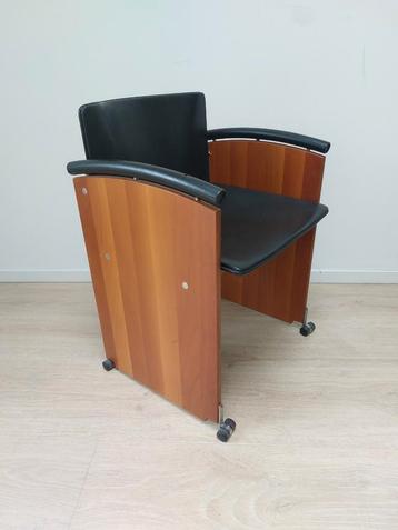 Vintage design bureaustoel met leren bekleding van Arco beschikbaar voor biedingen