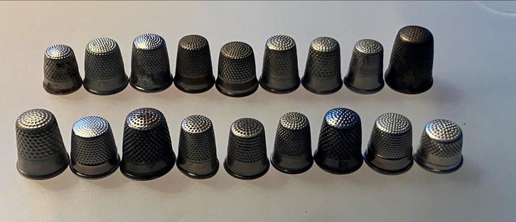 Collectie metalen vingerhoeden, Verzamelen, Vingerhoedjes, Gebruikt, Ophalen of Verzenden