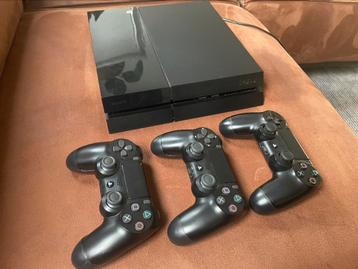 Zwarte PS4 met 3 controllers, eventueel topgames bundel beschikbaar voor biedingen