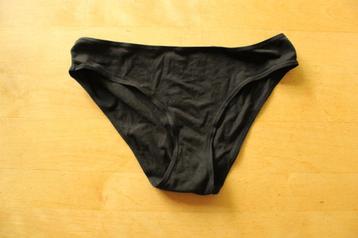 NIEUWE zwarte damesslip maat M/L Hunkemöller beschikbaar voor biedingen