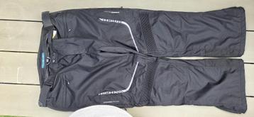 Motorbroek beschikbaar voor biedingen