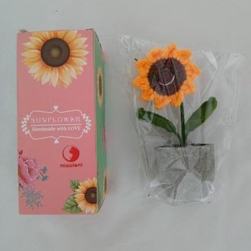 Handgemaakte Gehaakte Zonnebloem in Pot beschikbaar voor biedingen