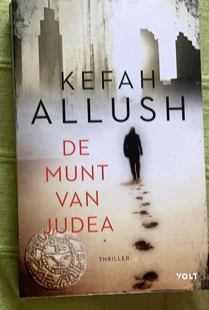 Kefah Allush, de Munt van Judea., Boeken, Thrillers, Zo goed als nieuw, Ophalen of Verzenden